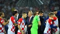 Presiden Kroasia terus memberikan dukungan langsung pada Luka Modric dkk sejak fase knock out (REUTERS/Dylan Martinez)