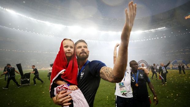 Prancis menjadi juara Piala Dunia 2018 dengan mengalahkan Kroasia 4-2.
