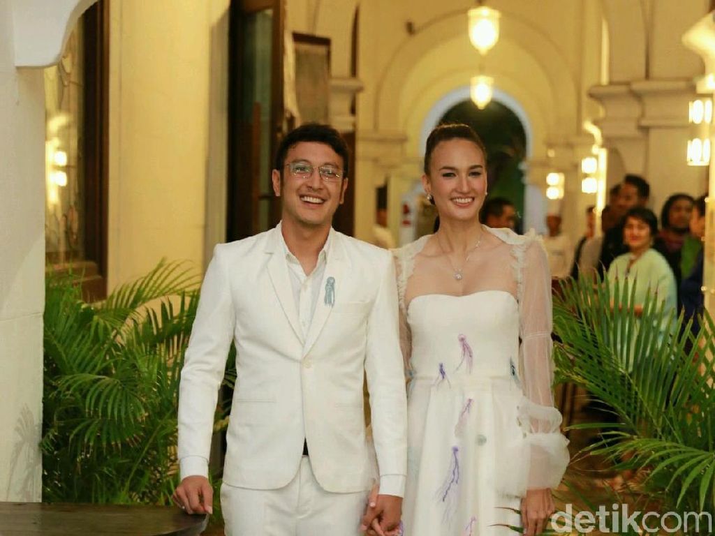 Pengorbanan Nadine dan Dimas Mendaki 10 Km Demi Akad di Bhutan Pengorbanan Nadine dan Dimas Mendaki 10 Km Demi Akad di Bhutan
