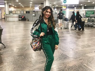 Gaya Via Vallen Nonton Piala Dunia, Ada yang Salah Kostum?