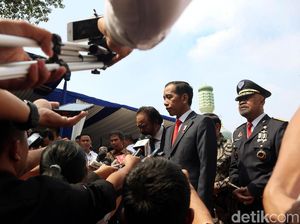 Jokowi Lantik 724 Taruna-Taruni Akmil dan Akpol Jadi Perwira
