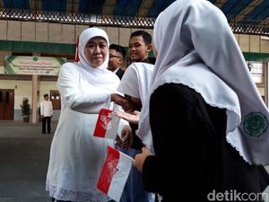 Ini Pesan Khofifah ke Guru di Hari Pertama Sekolah