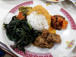 Lamak Bana! Nasi Rames Cincang Kambing dengan Sambal Goreng Ati