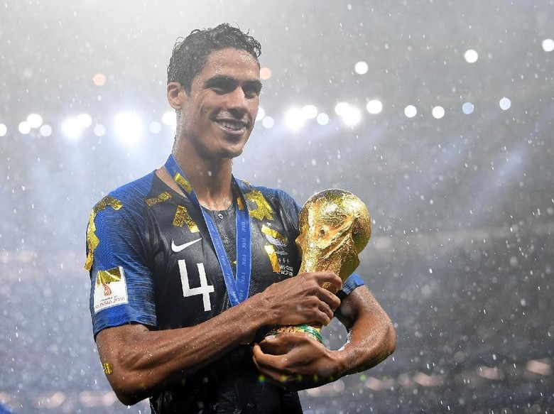 Varane Kawinkan Gelar Piala Dunia dan Liga Champions Varane Kawinkan Gelar Piala Dunia dan Liga Champions