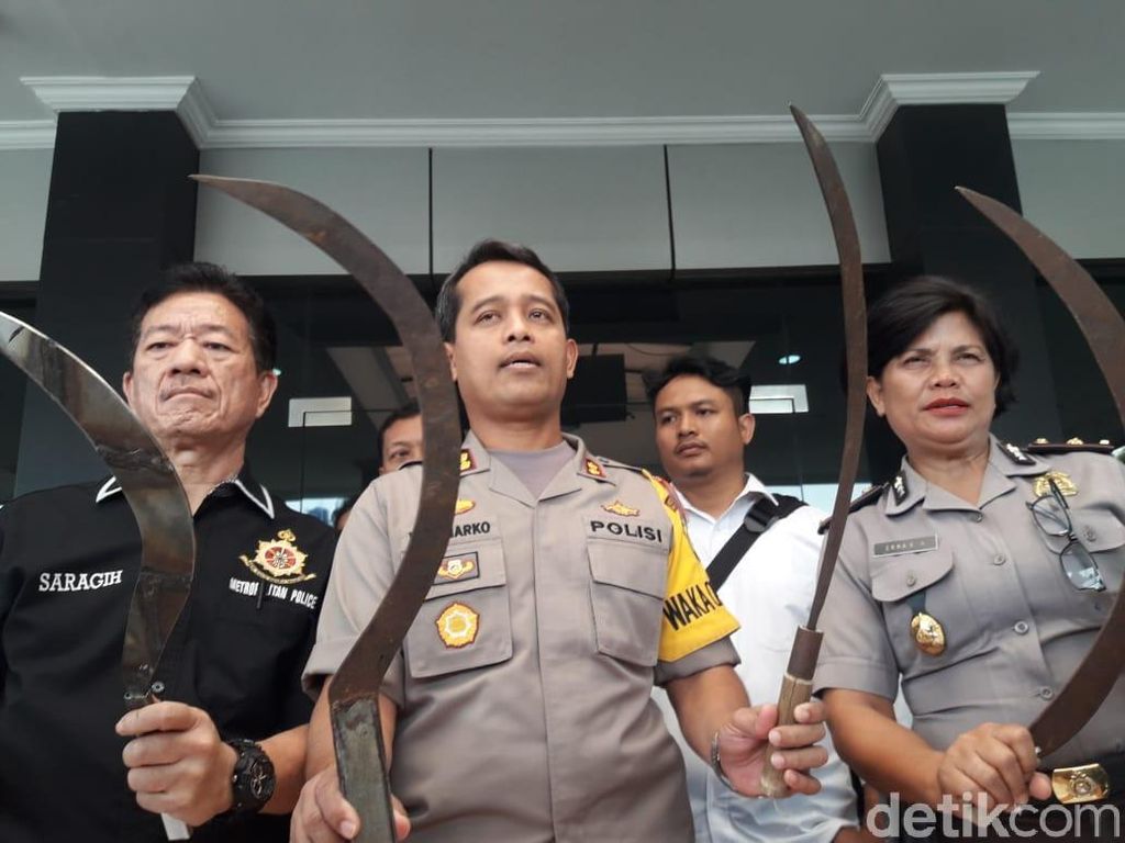 Polisi Ringkus 7 ABG yang Bacok Warga di Bekasi Polisi Ringkus 7 ABG yang Bacok Warga di Bekasi