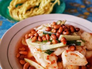 Bikin Melek! Ini Racikan Asinan Buah yang Asam Segar dan Pedas