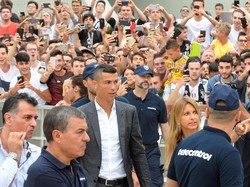 Setelah menjalani tes medis, Ronaldo akan diperkenalkan secara resmi sebagai pemain baru Juventus pada pukul 17.30 waktu Turin. Foto: Massimo Pinca/Reuters