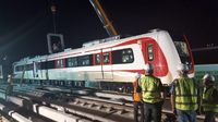 Seluruh Rangkaian Kereta LRT Jakarta Sudah Mendarat di Atas Rel