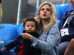 Camille Tytgat adalah pasangan dari Raphael Varane. (Foto: Alexander Hassenstein/Getty Images)