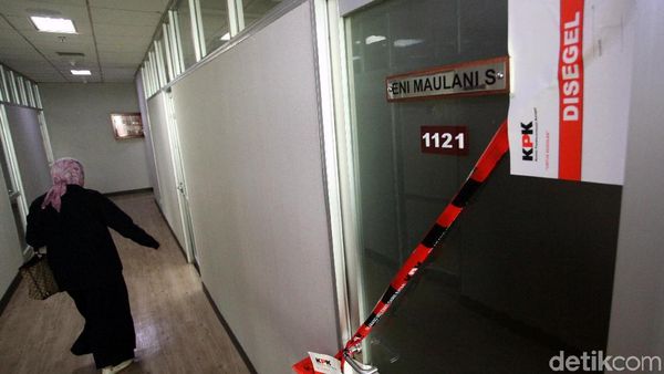 Ruang Kerja Eni Saragih Disegel KPK