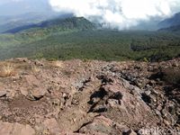 Kacantikan Wanita di Gunung Slamet dan Pendakiannya yang melelahkan