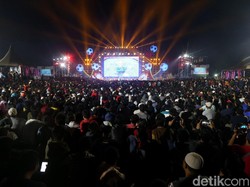 Para penonton memadati Lapangan Sunburst BSD untuk menyaksikan final Piala Dunia antara Prancis melawan Kroasia.