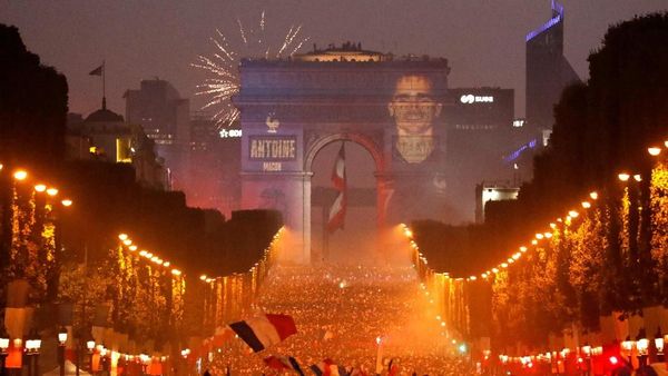 Semarak Perayaan Suporter Perancis Jadi Juara Piala Dunia 2018