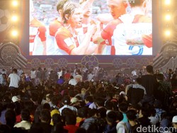 Sorak-sorai penonton menggema saat Kroasia membobol gawang Prancis.