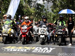 Candi Borobudur Sambut Rombongan Touring 5.500 Km Yamaha Maxi