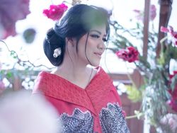 Foto: Cantiknya Kahiyang Ayu, Foto Hamil Pakai Batik Hingga Ulos