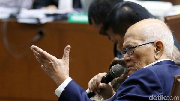 Dorodjatun Kuntjoro-Jakti Bersaksi dalam Kasus BLBI