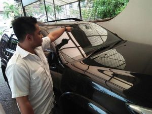 Mobil Dilempar Batu Terjadi Lagi, Kali Ini di Tol Arah Kebon Jeruk Mobil Dilempar Batu Terjadi Lagi, Kali Ini di Tol Arah Kebon Jeruk