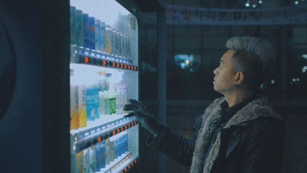 Aksi Makan YouTuber Populer, Reza Oktovian yang Keren dan Kekinian