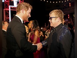 Bukan Nyanyi, Elton John Duet dengan Pangeran Harry untuk Berantas HIV