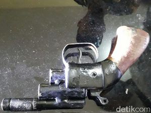 Petugas Kebersihan di Pekanbaru Temukan Senpi di Pinggir Jalan