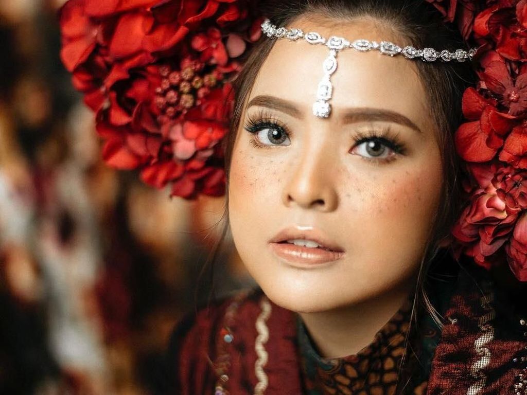 Uniknya Prewedding Tasya Kamila, Padukan Makeup Freckles & Baju Minang