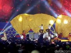 Tari-tarian menyemarakkan Nobar dan Konser Piala Dunia.