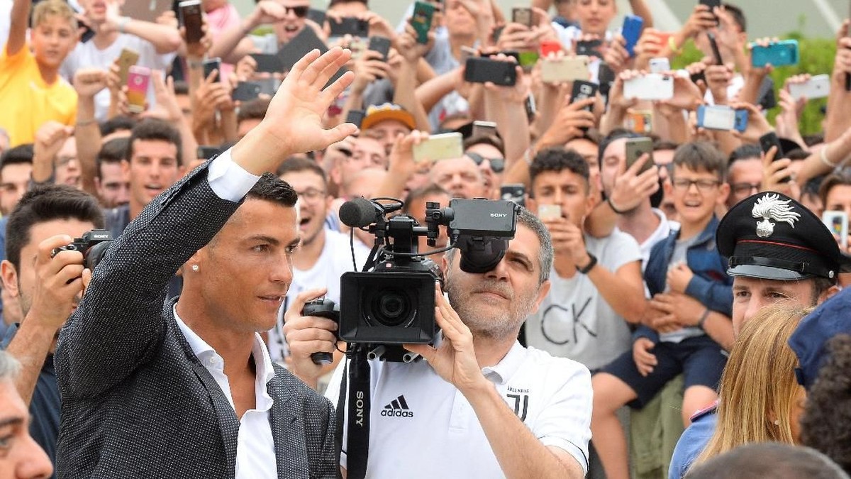 Cristiano Ronaldo dibeli dari Real Madrid oleh Juventus dengan nilai 100 juta euro (Foto: Massimo Pinca/Reuters)
