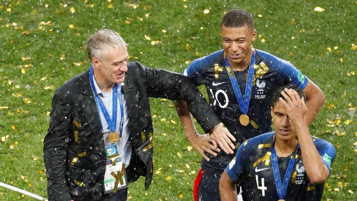 Terungkap hal-hal apa saja yang dikatakan Didier Deschamps pada jeda pertandingan. (Foto: Christian Hartmann/Reuters)