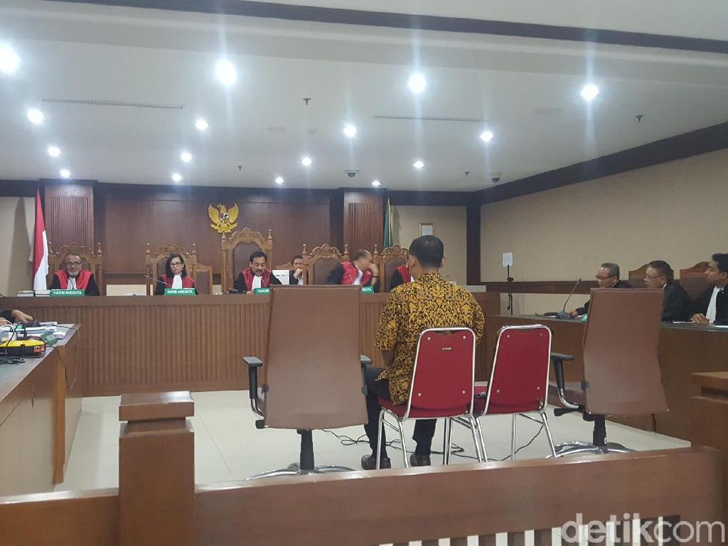 Eks Kadis Lampung Tengah Divonis 2 Tahun Penjara Eks Kadis Lampung Tengah Divonis 2 Tahun Penjara
