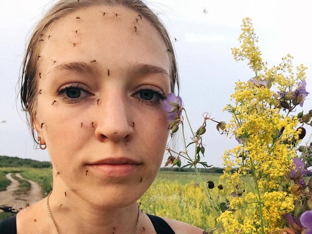 Iseng Banget! Wanita Ini Viral Karena Wajahnya Digigit Puluhan Nyamuk