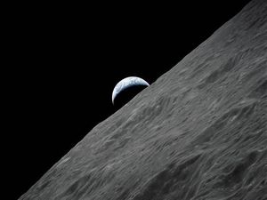 Ini Alasan Donald Trump Ngebet Amerika Menambang Bulan