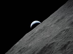 Ini Alasan Donald Trump Ngebet Amerika Menambang Bulan