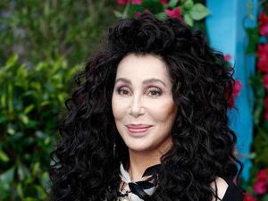 Cher Ajukan Konservatori untuk Kelola Uang Anaknya yang Narkoba Cher Ajukan Konservatori untuk Kelola Uang Anaknya yang Narkoba