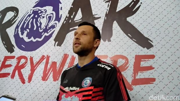 Arema FC Rekrut Kiper Asing, Masih Cari Striker