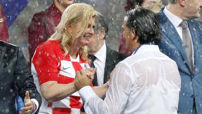 Kolinda Grabar-Kitarovic bersama pelatih Timnas Kroasia, Zlatko Dalic. (Foto: REUTERS/Darren Staples) Kolinda Grabar-Kitarovic bersama pelatih Timnas Kroasia, Zlatko Dalic. (Foto: REUTERS/Darren Staples)