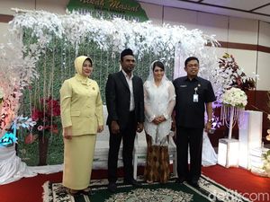 Diiringi Selawat, 4 Pasangan Ini Sah Kantungi Buku Nikah