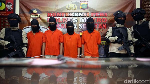 Polisi Tangkap Komplotan Begal Motor di Jagakarsa