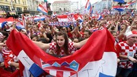 Warga Kroasia tampaknya tak terlalu peduli dengan kekalahan timnas mereka di final Piala Dunia. Foto: Antonio Bronic/Reuters