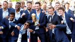 Meriahnya Parade Juara Les Bleus di Paris