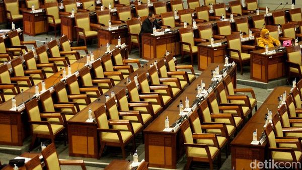 Duh! 384 Anggota DPR Absen di Rapat Paripurna