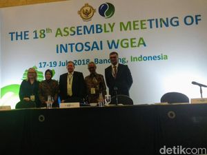 Risma Pamer Keberhasilan Tata Surabaya di Hadapan BPK 41 Negara