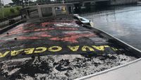 Penampakan Kapal Wisata yang Terkena Bom Lava di Hawaii