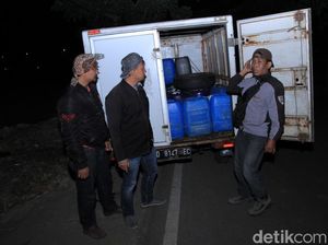 TNI Berhasil Gagalkan Peredaran 50 Jeriken Tuak di Bandung