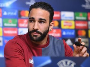 Absen Latihan tapi Main Gulat di TV, Adil Rami pun Dipecat Marseille
