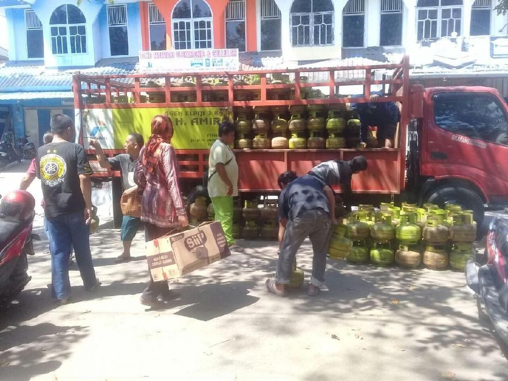 Pertamina Gelar Operasi Pasar Elpiji 3 Kg di Sinjai dan Barru Pertamina Gelar Operasi Pasar Elpiji 3 Kg di Sinjai dan Barru