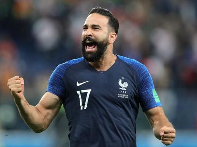Adil Rami, Pemain Prancis Berkumis Tebal Bikin Pamela Anderson Kesengsem