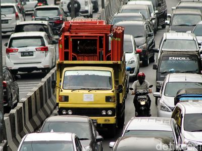 Meski Dilarang, Truk Obesitas Masih Berkeliaran di Jakarta