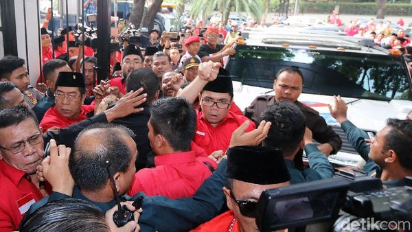 Ricuh PDIP dan KPU Saat Daftar Caleg 2019