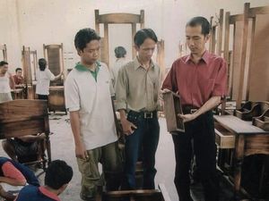 Bicara Tantangan RI, Jokowi Unggah Foto Saat Jadi Pengusaha Mebel Bicara Tantangan RI, Jokowi Unggah Foto Saat Jadi Pengusaha Mebel